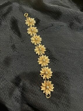 Joan Rivers Gold tone Floral Link Bracelet
